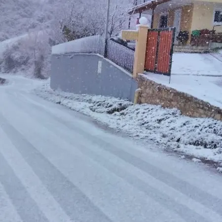 بيت للعطل Polytimi House